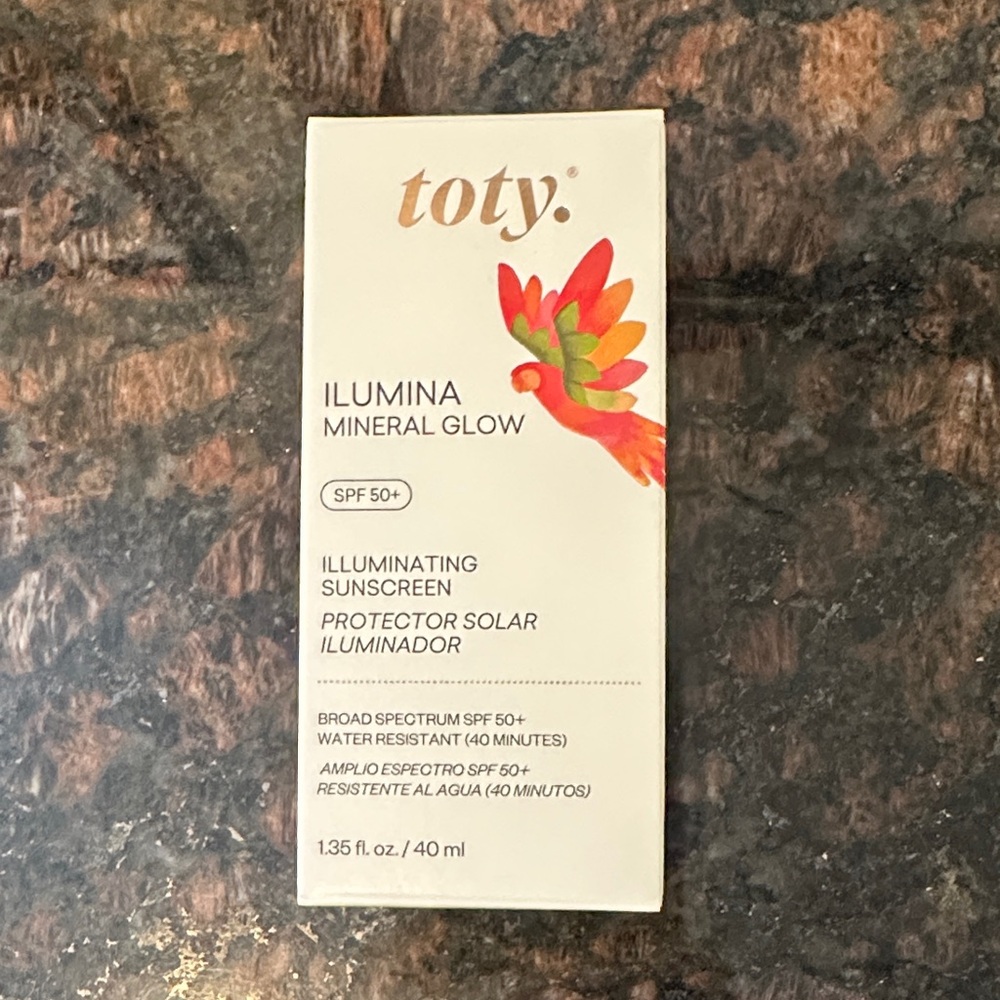 Ilumina Mineral Glow SPF 50+ Sunscreen - White